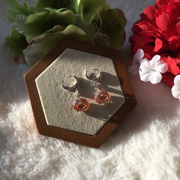 Sunshine Detailed Oval Crystal Hoodie Earrings - Picture 7 of 7